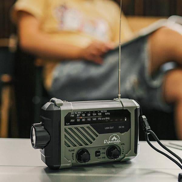 NOAA Emergency Radio [Solar Power/Hand Crank]